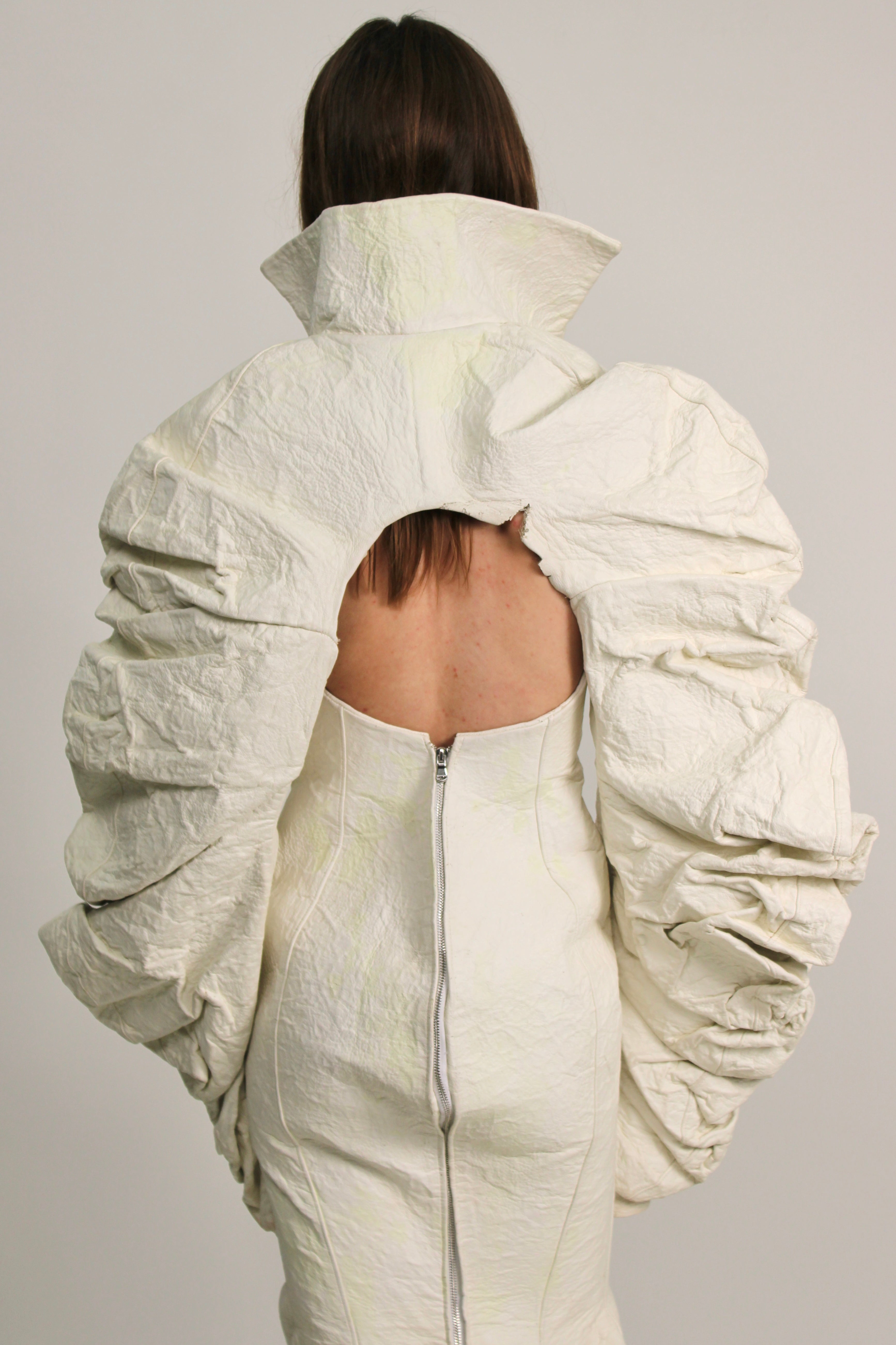 Runway Han Kjobenhavn Wax Sleeves Rental