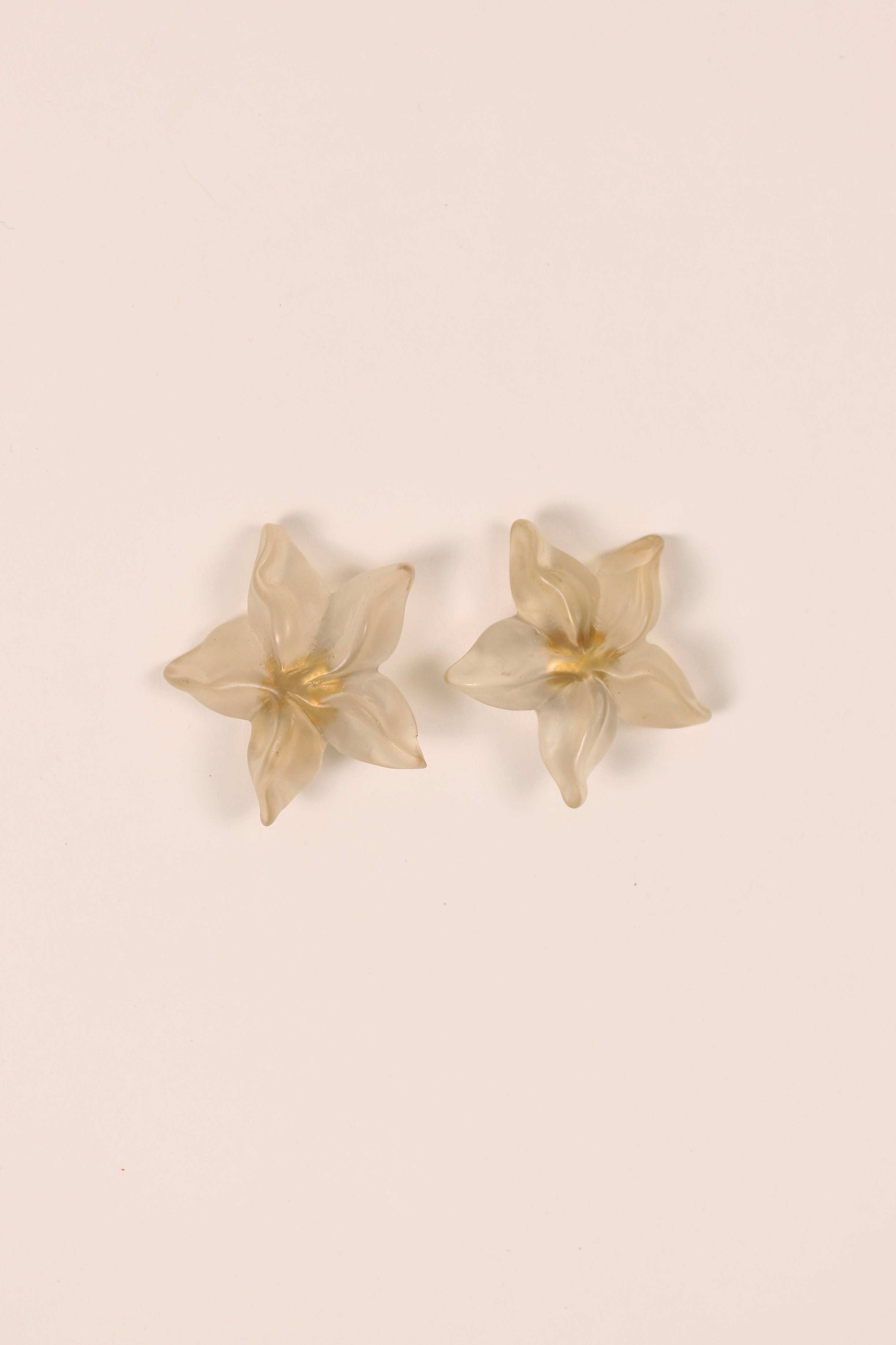 Translucent Flower Earrings Rental
