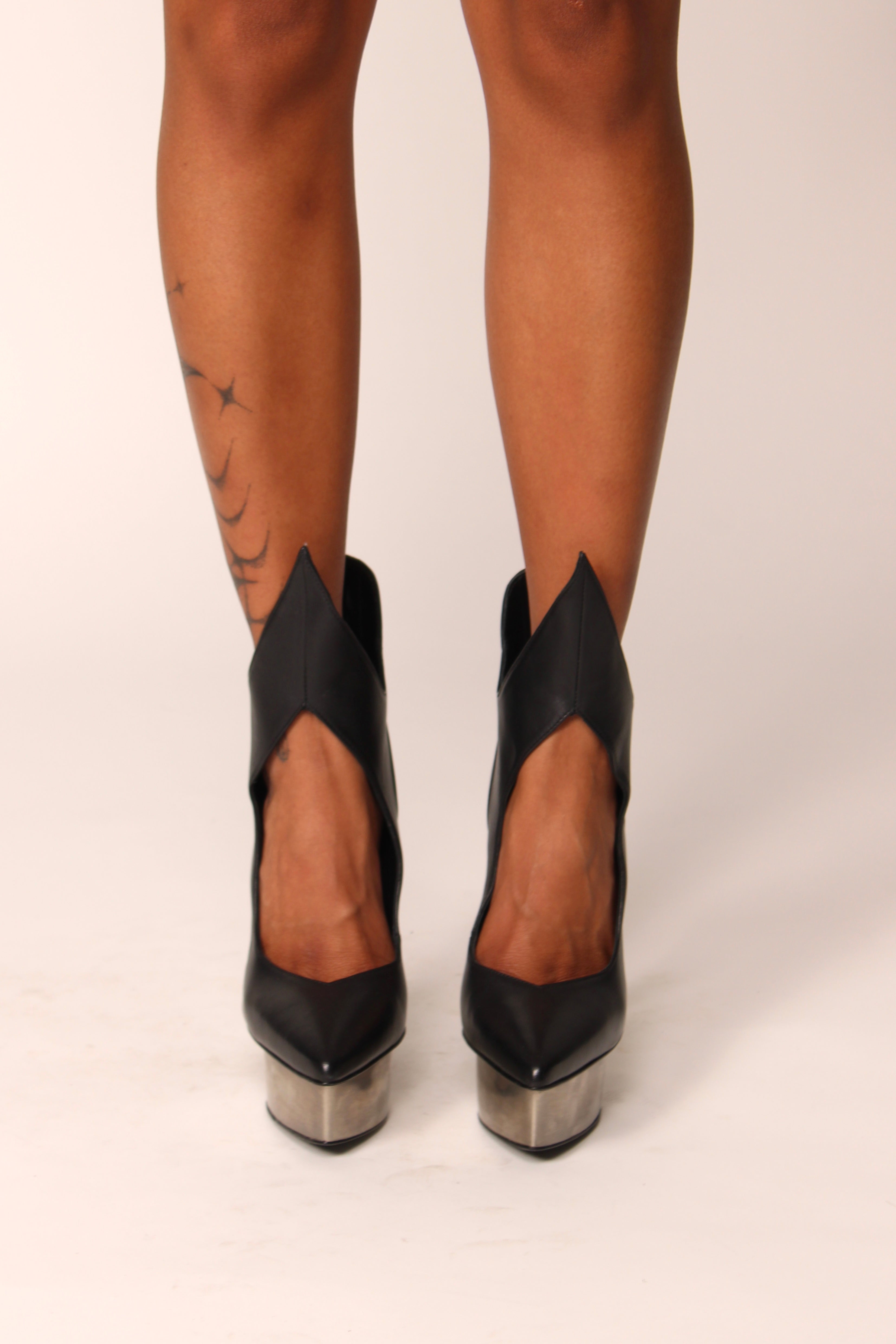 Rochelle Rodriguez Black Heels Rental