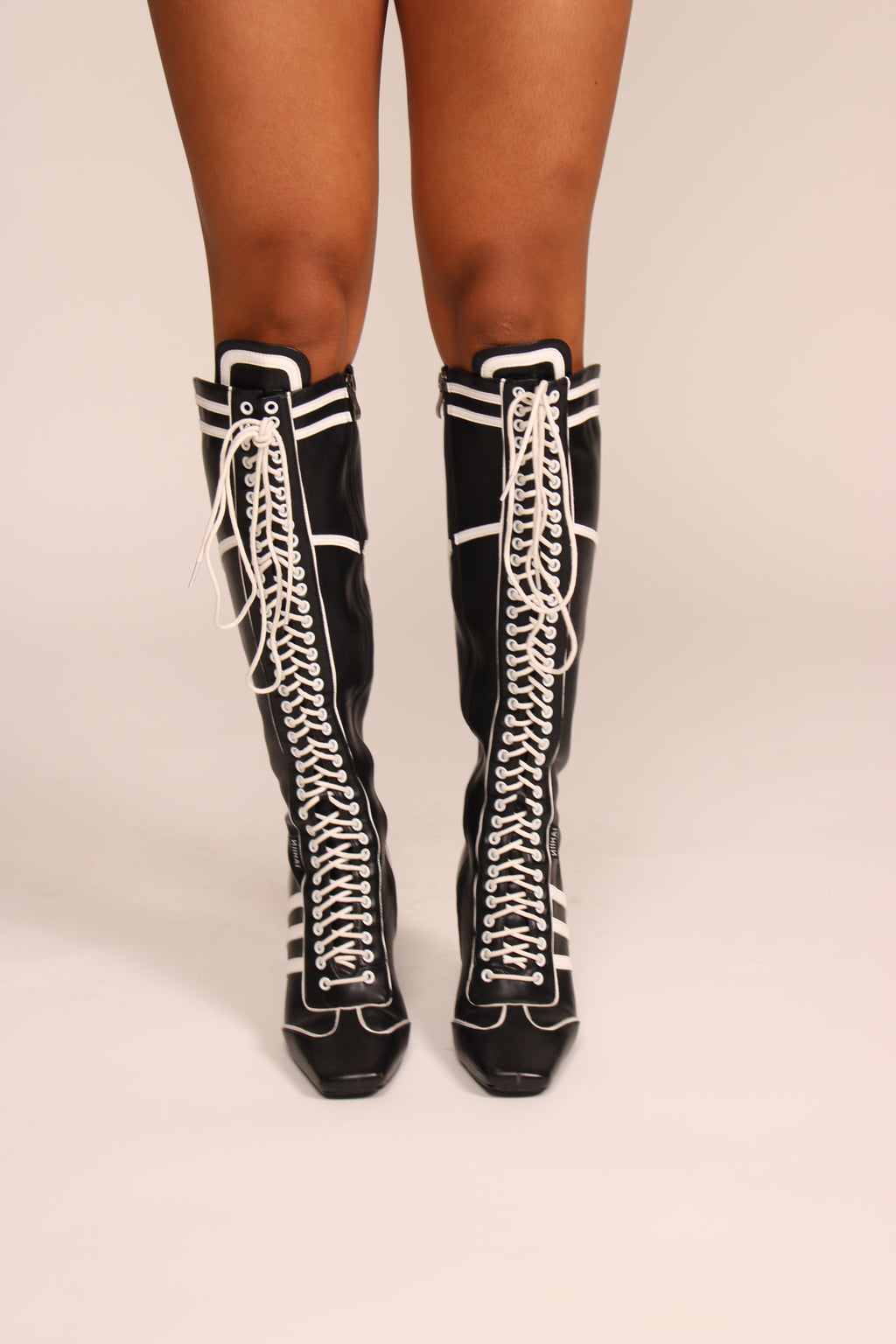 NiiHai Boxer Boots Rental