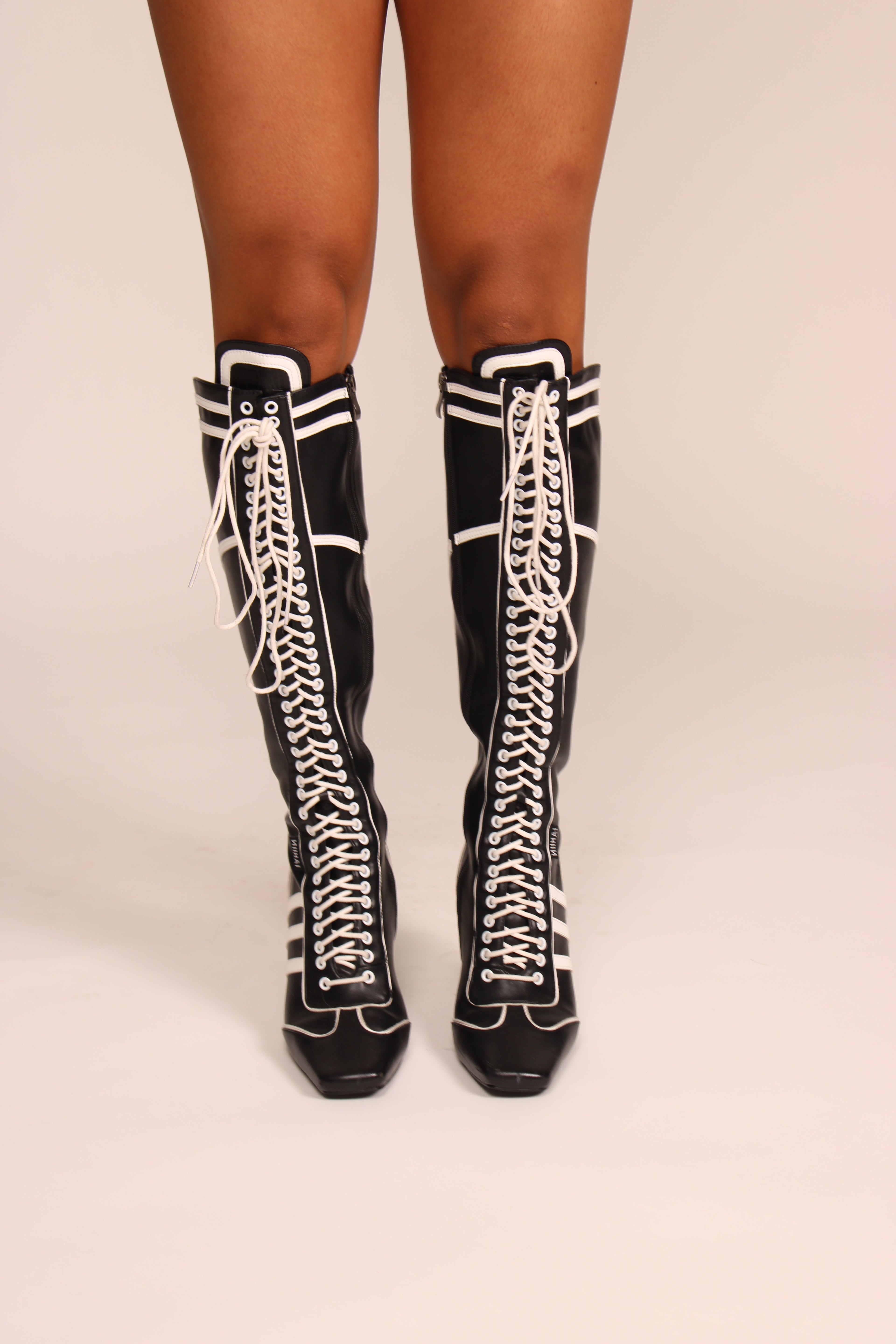 NiiHai Boxer Boots Rental