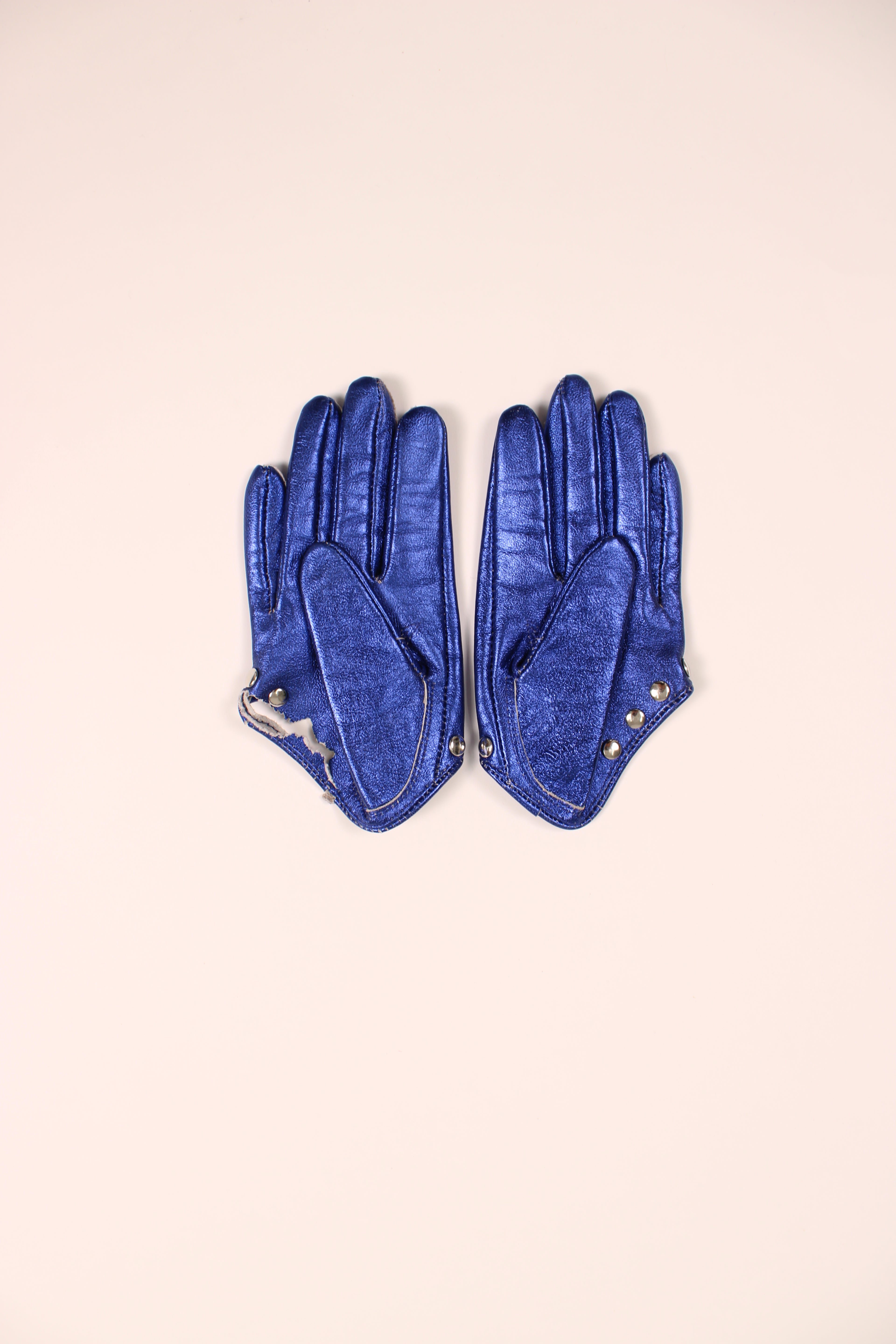 Fanci Club Gloves Rental